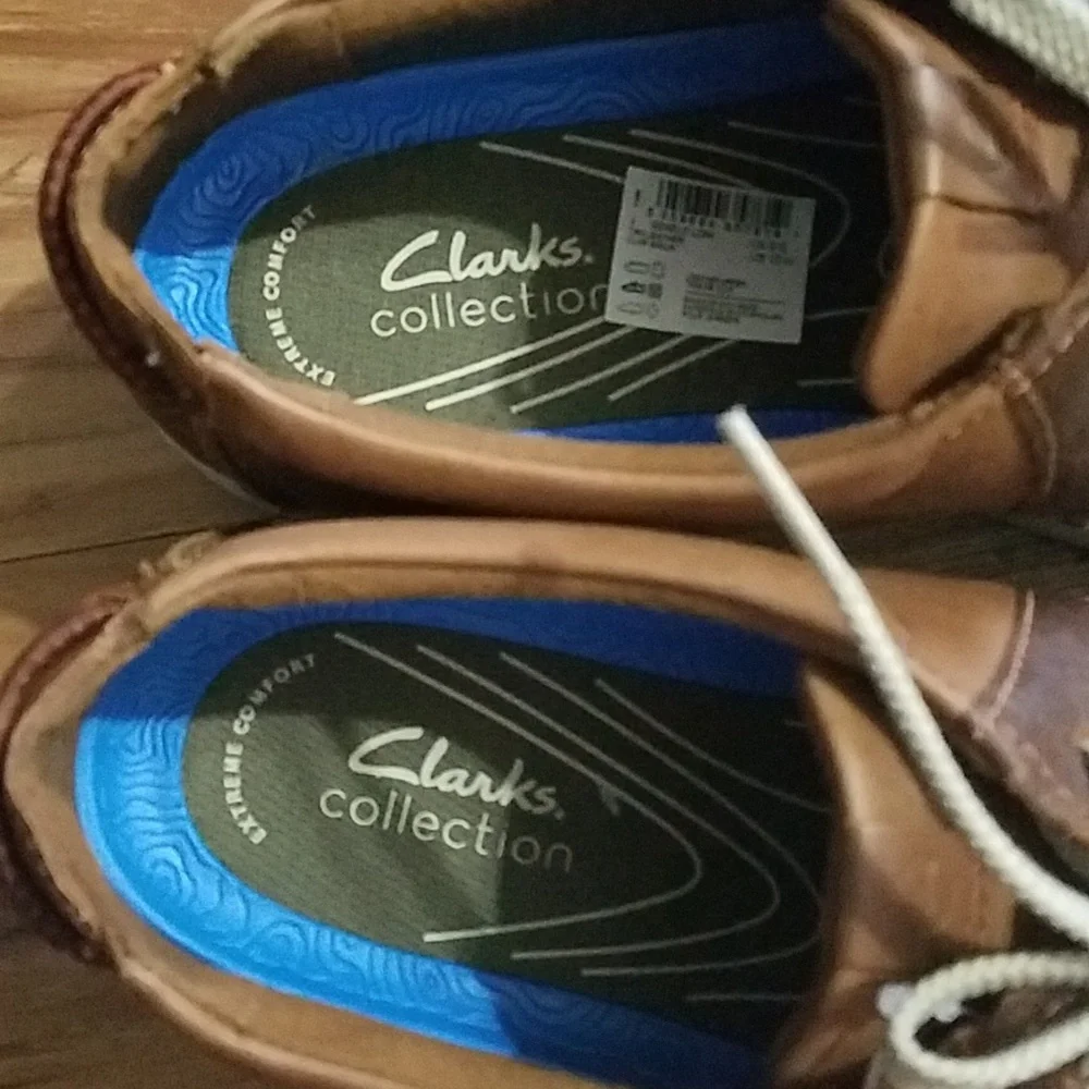 Clarks Brown Oxfords with Leather Upper and Minimalist Design - Picture 3 of 8